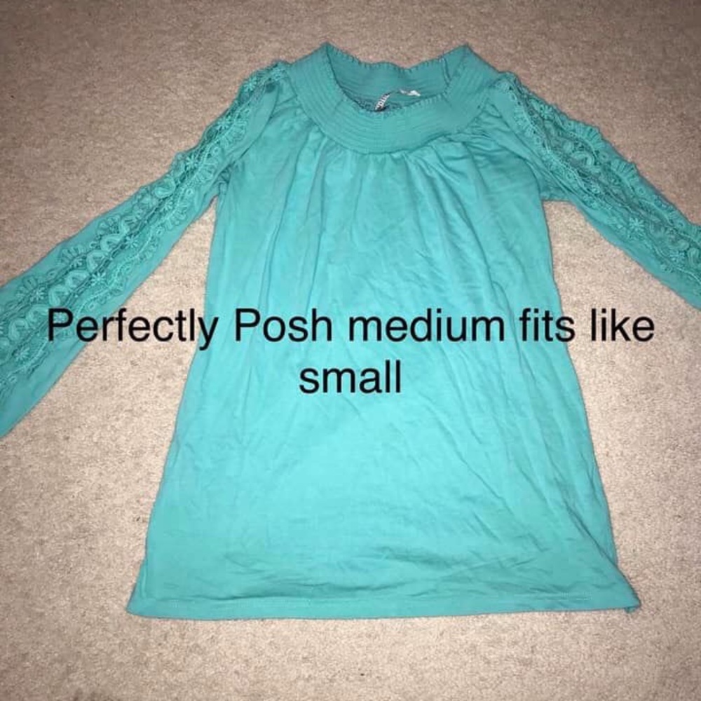 Aqua Boutique Medium-cotton top with lace sleeves